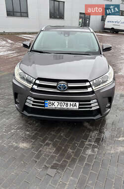 Внедорожник / Кроссовер Toyota Highlander 2017 в Ровно