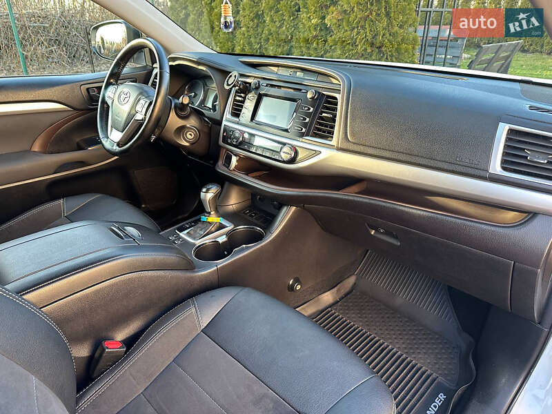 Внедорожник / Кроссовер Toyota Highlander 2015 в Николаеве фото 9 Внедорожник / Кроссовер Toyota Highlander 2015 в Николаеве