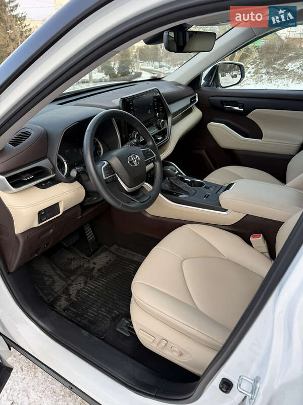 Внедорожник / Кроссовер Toyota Highlander 2022 в Фастове