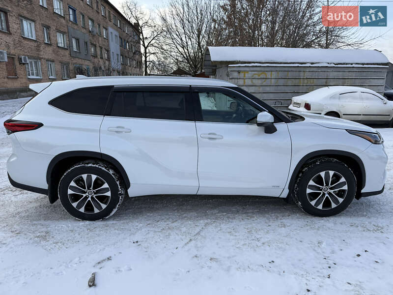 Внедорожник / Кроссовер Toyota Highlander 2022 в Фастове