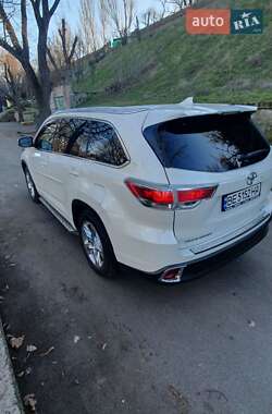 Позашляховик / Кросовер Toyota Highlander 2015 в Миколаєві