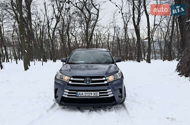 Внедорожник / Кроссовер Toyota Highlander 2018 в Киеве