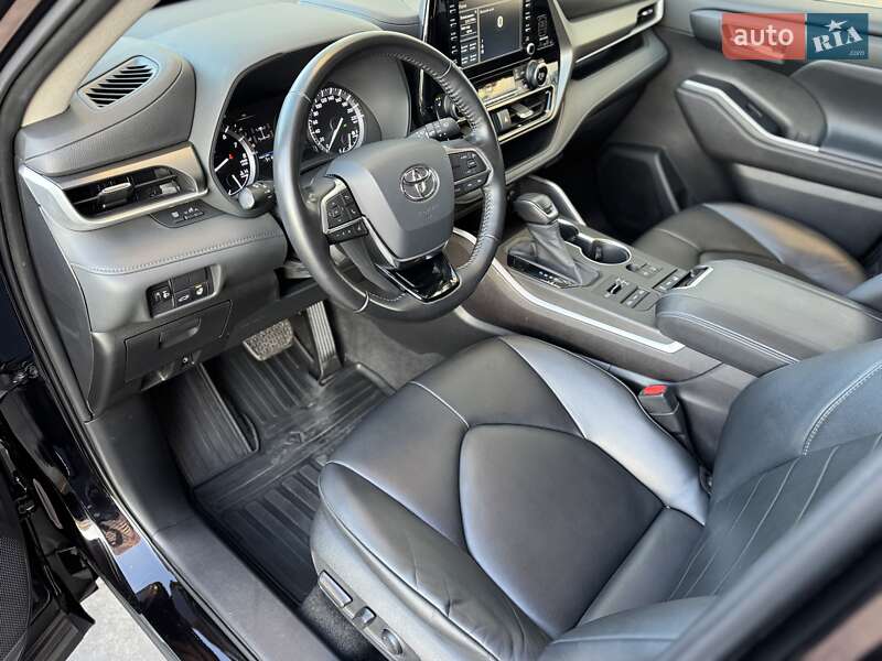 Внедорожник / Кроссовер Toyota Highlander 2020 в Киеве