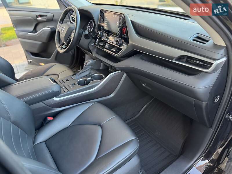 Внедорожник / Кроссовер Toyota Highlander 2020 в Киеве