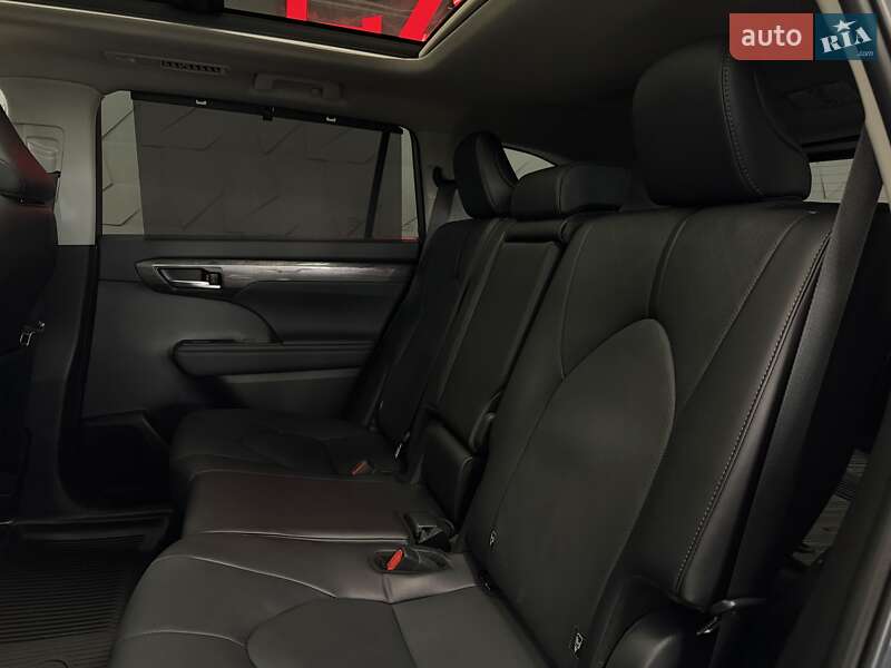 Внедорожник / Кроссовер Toyota Highlander 2024 в Тернополе
