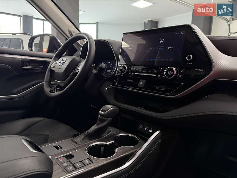 Внедорожник / Кроссовер Toyota Highlander 2024 в Тернополе