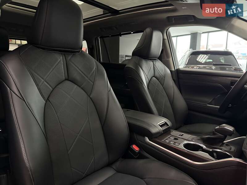 Внедорожник / Кроссовер Toyota Highlander 2024 в Тернополе