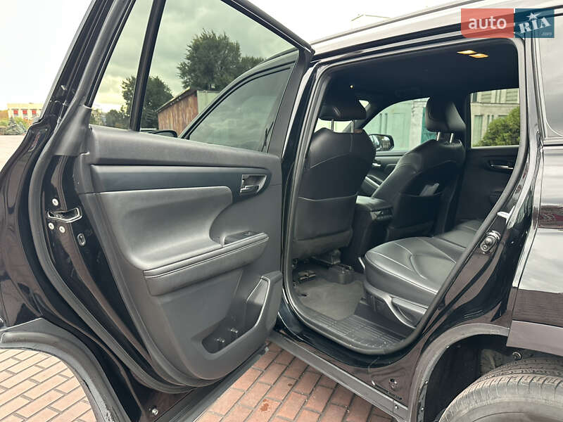 Позашляховик / Кросовер Toyota Highlander 2020 в Дніпрі