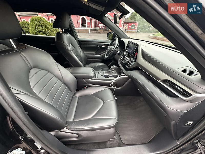 Позашляховик / Кросовер Toyota Highlander 2020 в Дніпрі