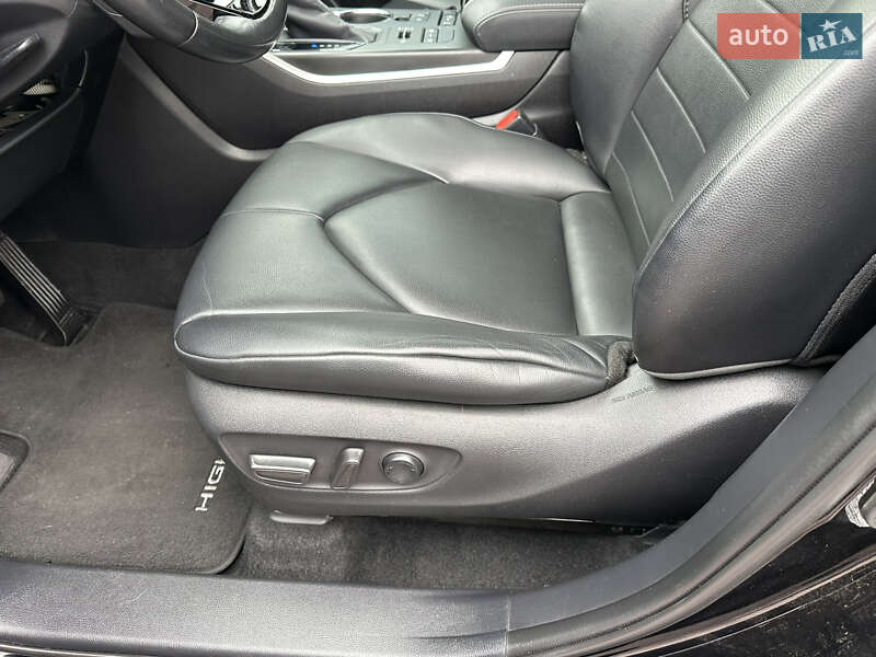 Позашляховик / Кросовер Toyota Highlander 2020 в Дніпрі