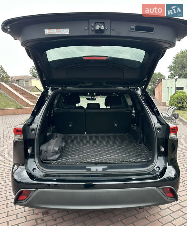 Позашляховик / Кросовер Toyota Highlander 2020 в Дніпрі