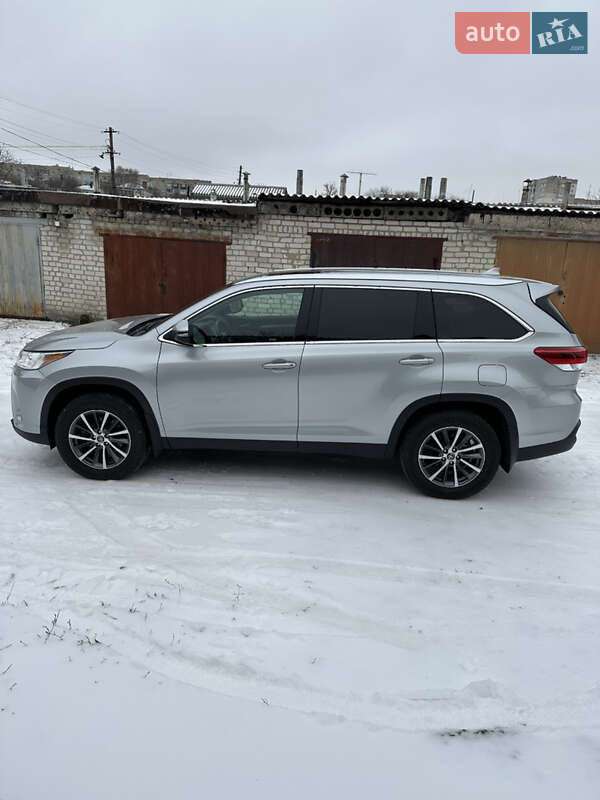 Внедорожник / Кроссовер Toyota Highlander 2019 в Харькове