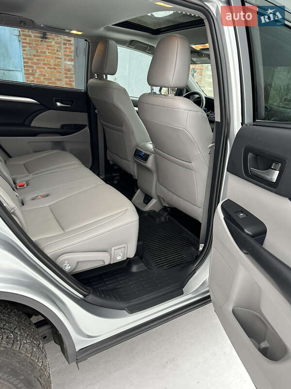Внедорожник / Кроссовер Toyota Highlander 2019 в Харькове