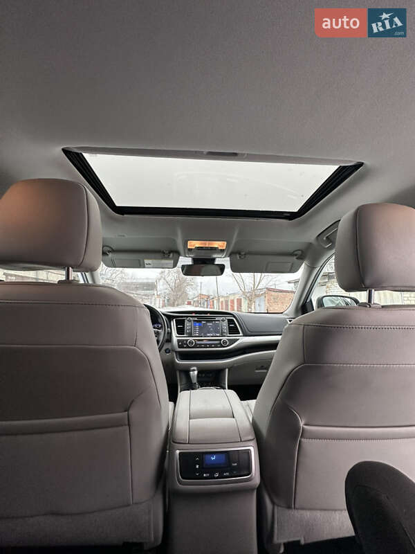 Внедорожник / Кроссовер Toyota Highlander 2019 в Харькове