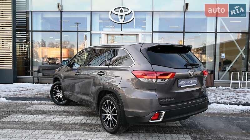 Внедорожник / Кроссовер Toyota Highlander 2019 в Киеве