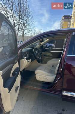 Внедорожник / Кроссовер Toyota Highlander 2014 в Калуше