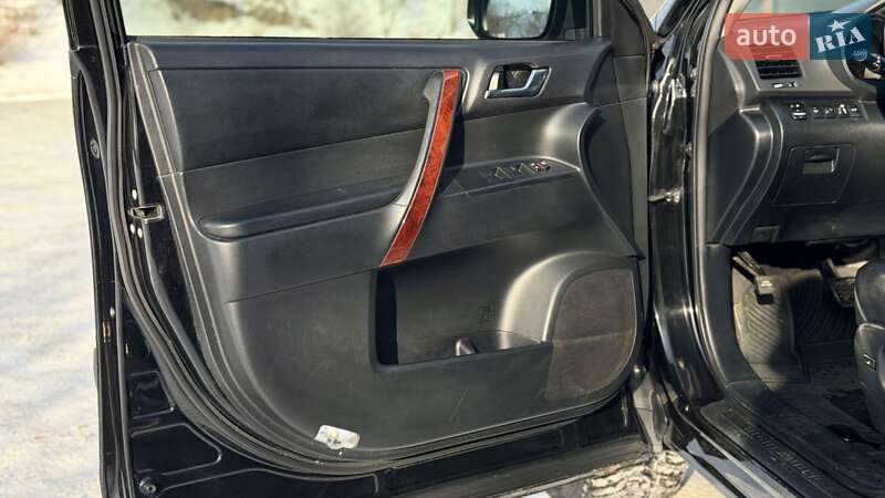 Внедорожник / Кроссовер Toyota Highlander 2011 в Зборове