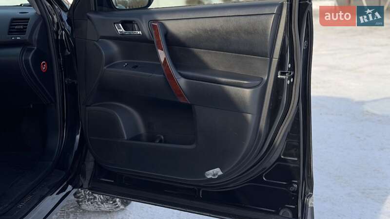 Внедорожник / Кроссовер Toyota Highlander 2011 в Зборове