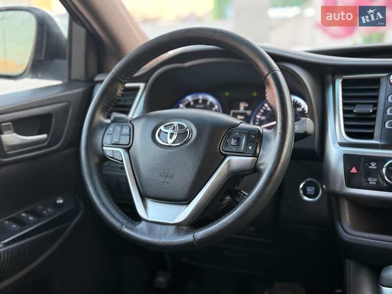 Внедорожник / Кроссовер Toyota Highlander 2014 в Киеве