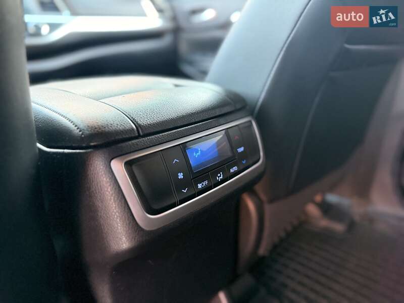 Внедорожник / Кроссовер Toyota Highlander 2014 в Киеве