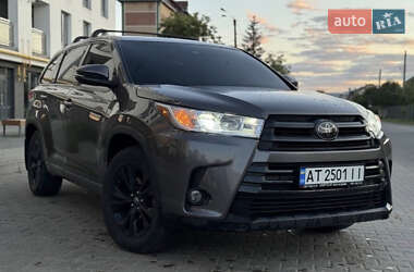 Внедорожник / Кроссовер Toyota Highlander 2016 в Ивано-Франковске