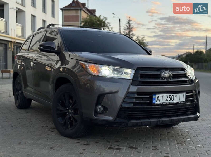 Позашляховик / Кросовер Toyota Highlander 2016 в Івано-Франківську