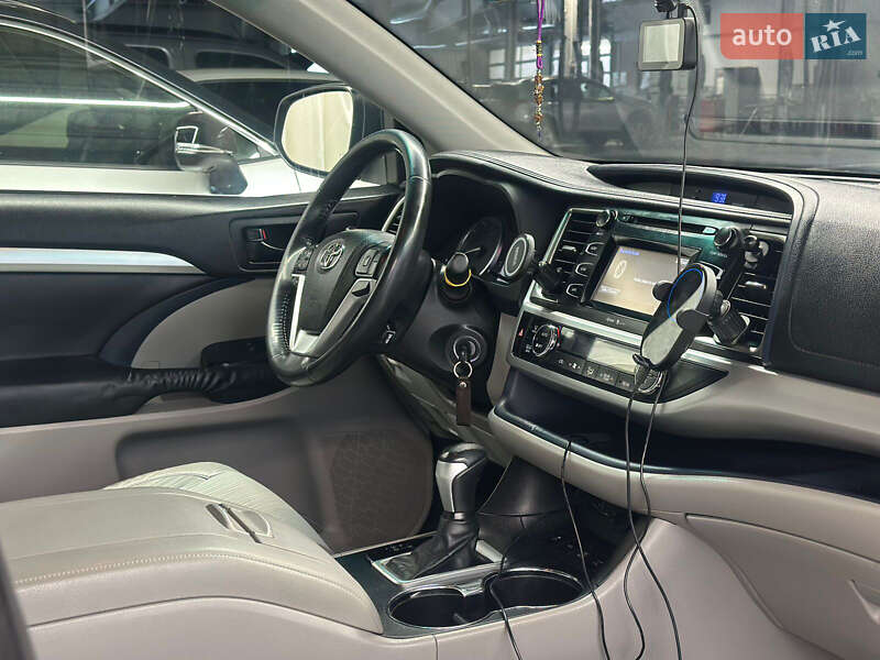 Внедорожник / Кроссовер Toyota Highlander 2014 в Луцке фото 18 Внедорожник / Кроссовер Toyota Highlander 2014 в Луцке