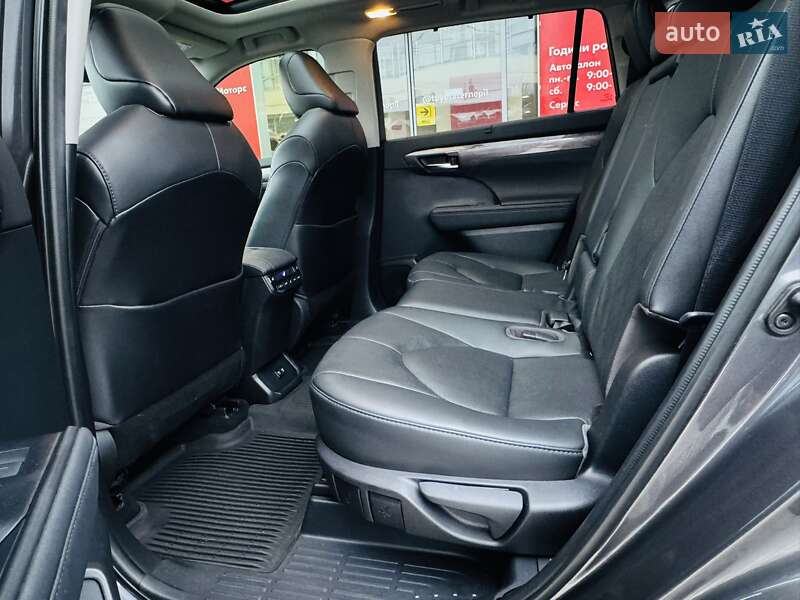 Позашляховик / Кросовер Toyota Highlander 2021 в Тернополі