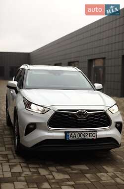 Внедорожник / Кроссовер Toyota Highlander 2022 в Тячеве