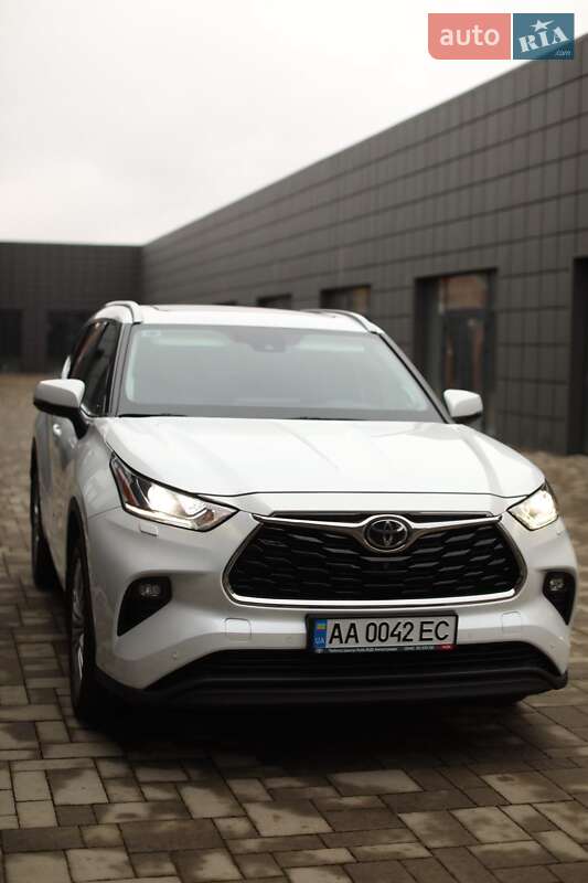 Внедорожник / Кроссовер Toyota Highlander 2022 в Тячеве