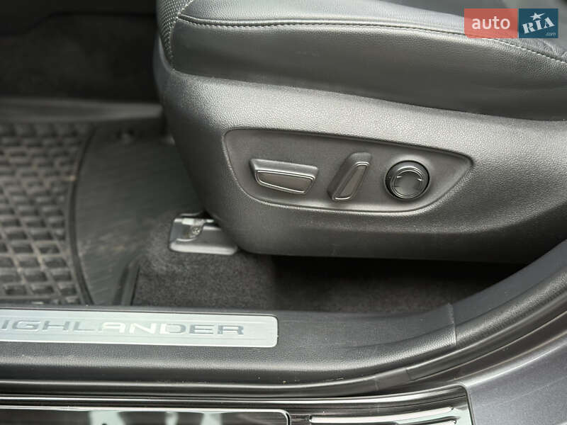 Внедорожник / Кроссовер Toyota Highlander 2021 в Самборе