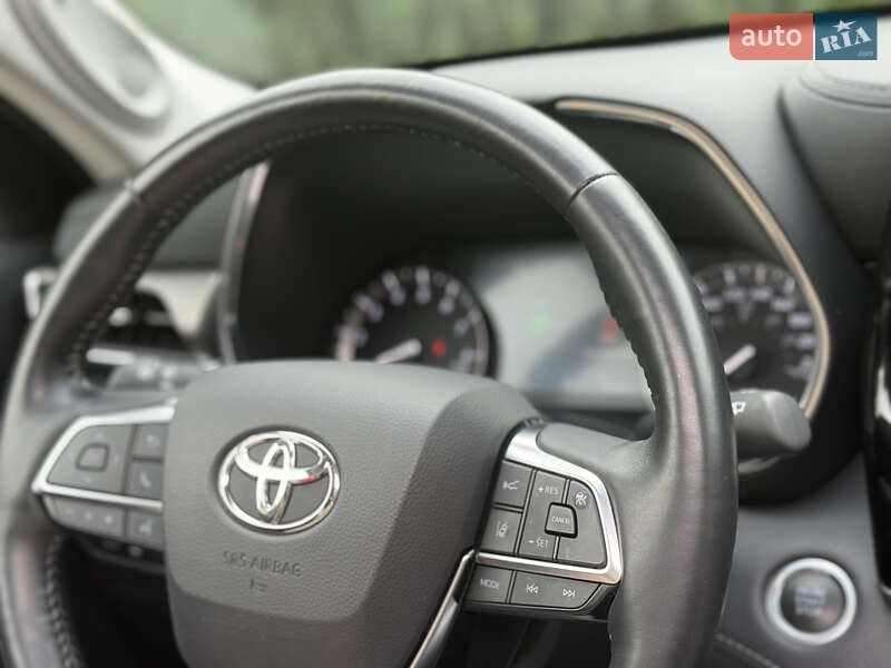 Внедорожник / Кроссовер Toyota Highlander 2021 в Самборе