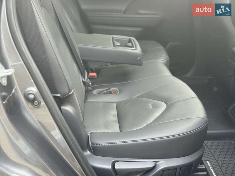 Внедорожник / Кроссовер Toyota Highlander 2021 в Самборе