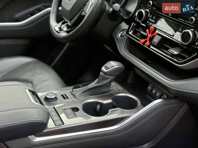 Внедорожник / Кроссовер Toyota Highlander 2021 в Самборе