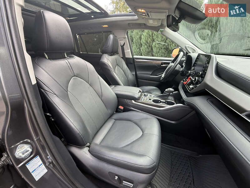 Внедорожник / Кроссовер Toyota Highlander 2021 в Самборе