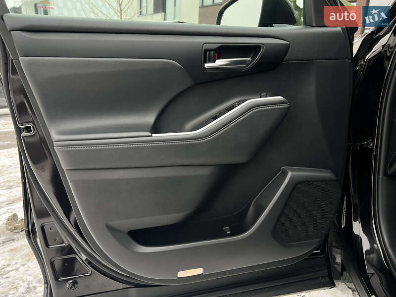 Внедорожник / Кроссовер Toyota Highlander 2020 в Ужгороде