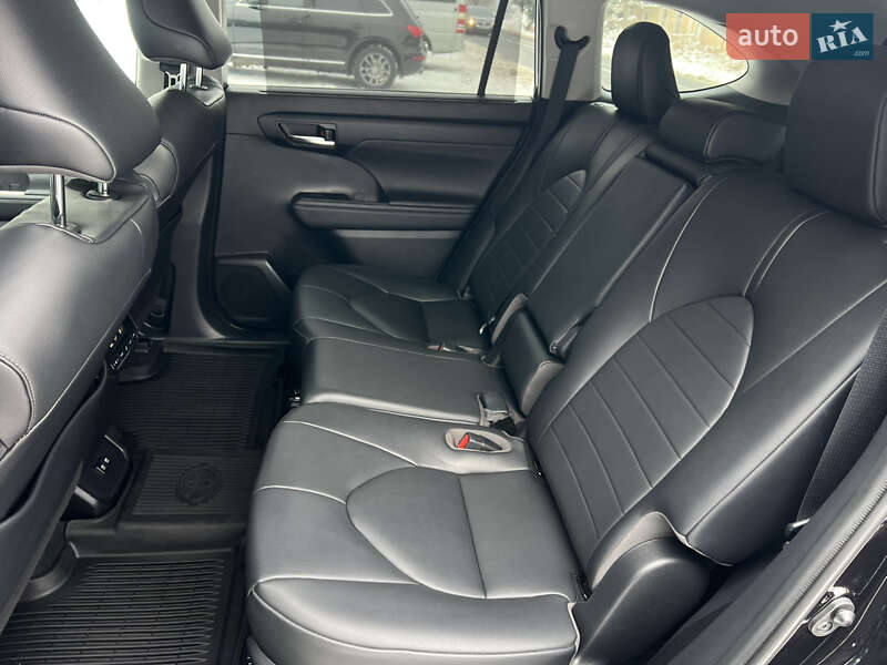 Внедорожник / Кроссовер Toyota Highlander 2020 в Ужгороде