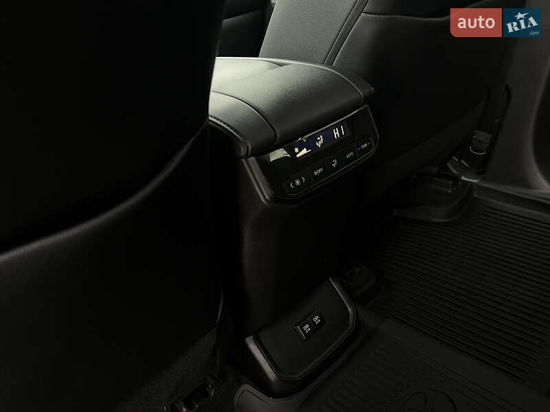 Внедорожник / Кроссовер Toyota Highlander 2020 в Ужгороде