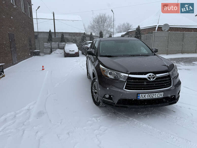 Внедорожник / Кроссовер Toyota Highlander 2016 в Днепре