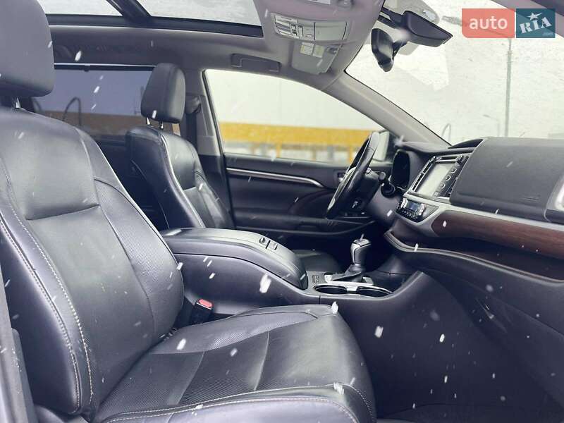 Внедорожник / Кроссовер Toyota Highlander 2015 в Днепре