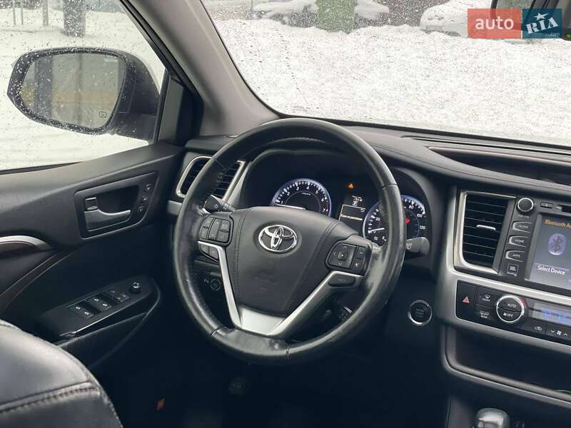 Внедорожник / Кроссовер Toyota Highlander 2015 в Днепре