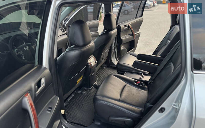 Внедорожник / Кроссовер Toyota Highlander 2011 в Врадиевке