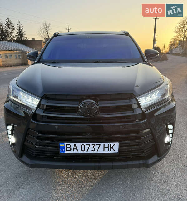Внедорожник / Кроссовер Toyota Highlander 2016 в Кропивницком