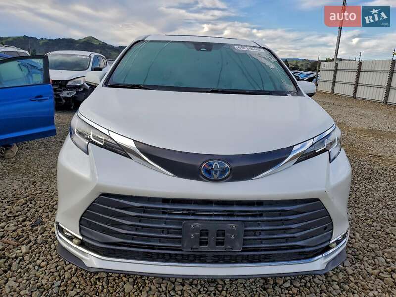 Внедорожник / Кроссовер Toyota Highlander 2022 в Ужгороде