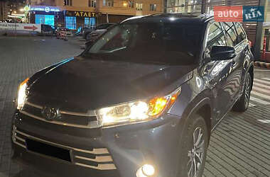 Внедорожник / Кроссовер Toyota Highlander 2017 в Киеве