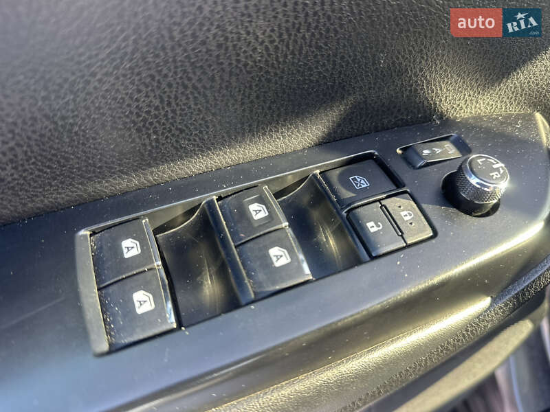 Внедорожник / Кроссовер Toyota Highlander 2014 в Киеве фото 13 Внедорожник / Кроссовер Toyota Highlander 2014 в Киеве