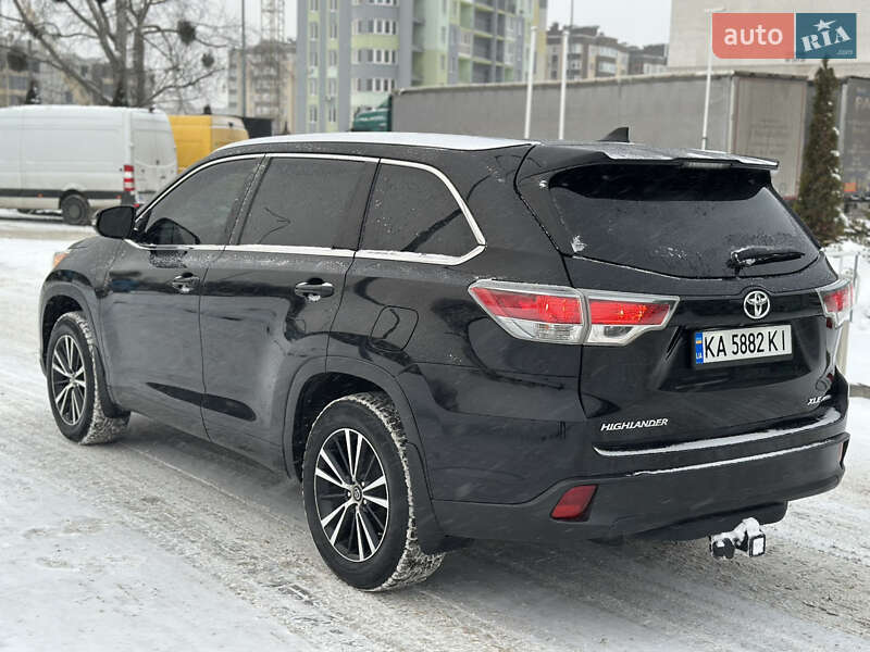 Внедорожник / Кроссовер Toyota Highlander 2016 в Житомире