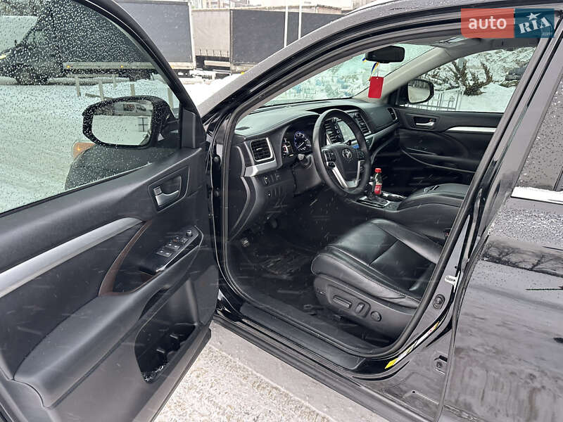Внедорожник / Кроссовер Toyota Highlander 2016 в Житомире