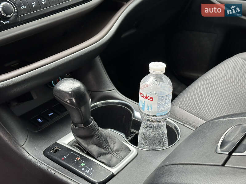 Внедорожник / Кроссовер Toyota Highlander 2016 в Житомире