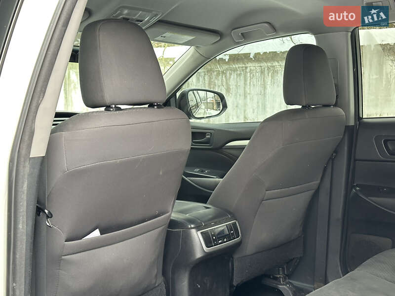 Внедорожник / Кроссовер Toyota Highlander 2016 в Житомире